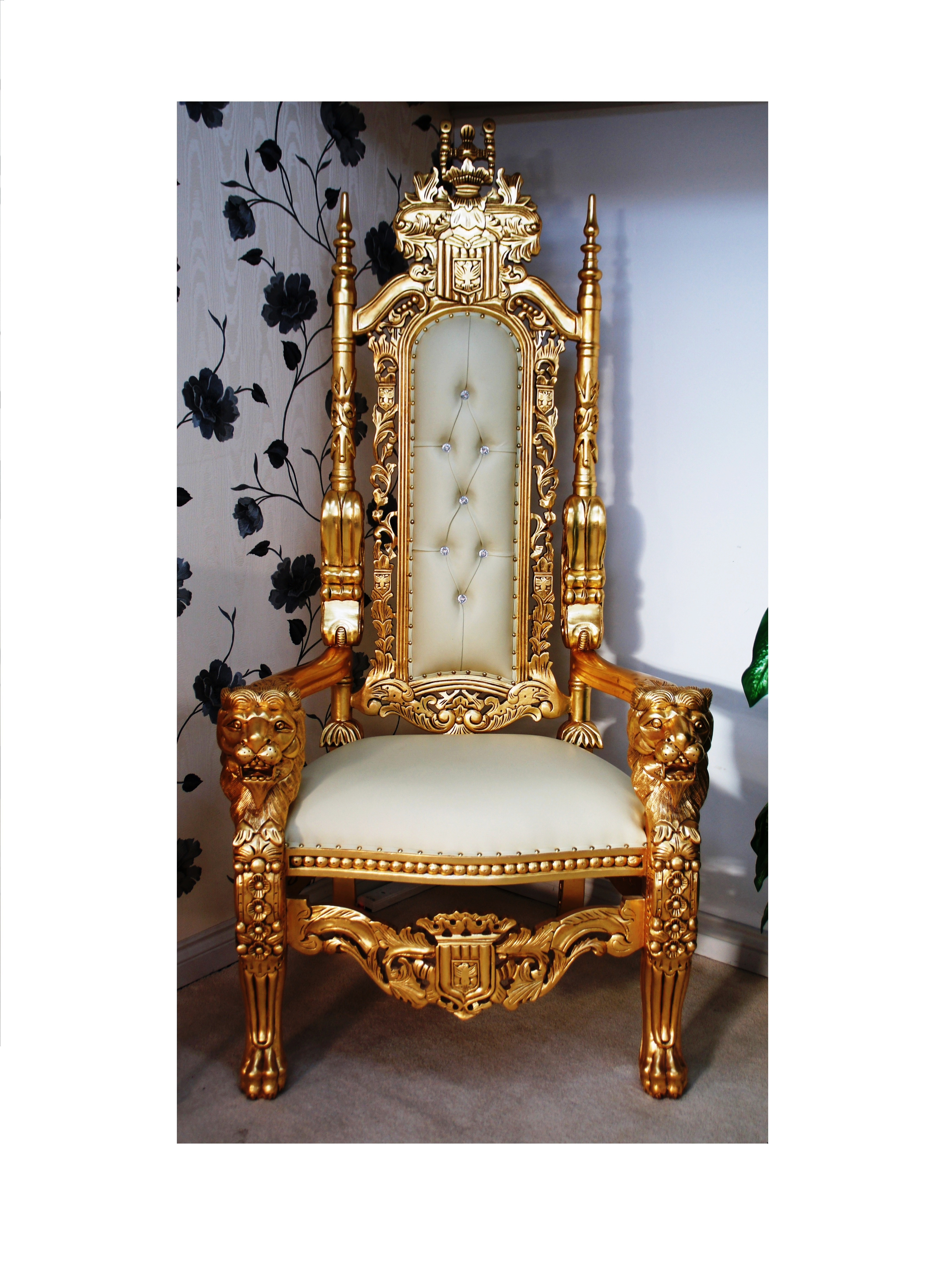THRONE CHAIR WITH GOLD LION KING